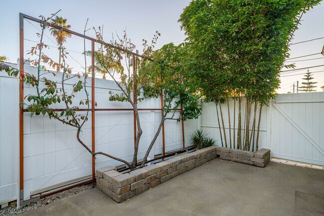 Building Photo - Charming Redondo Beach Home Rental!