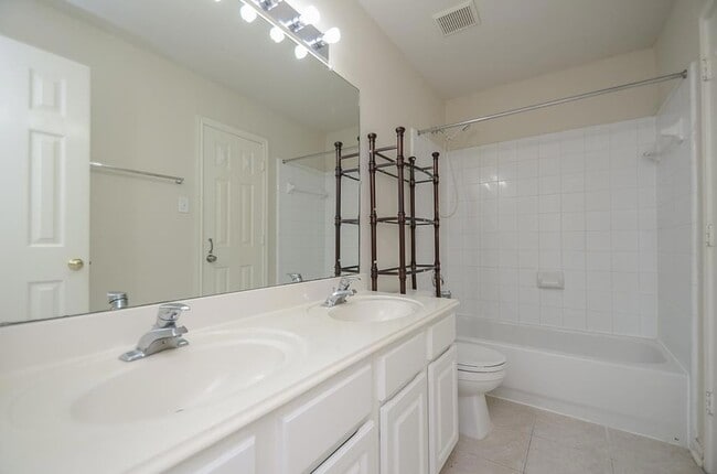 Building Photo - 23826 River Pl Dr