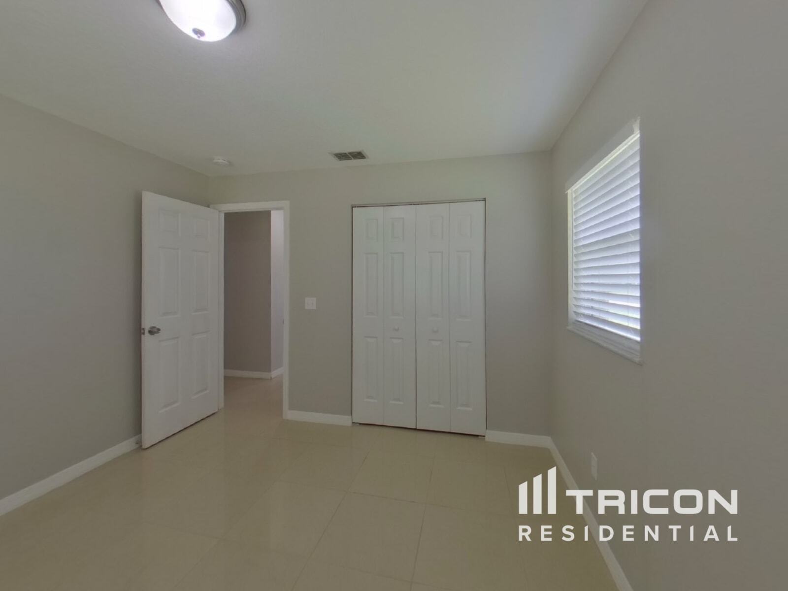 Building Photo - 2504 Orange Tree Dr
