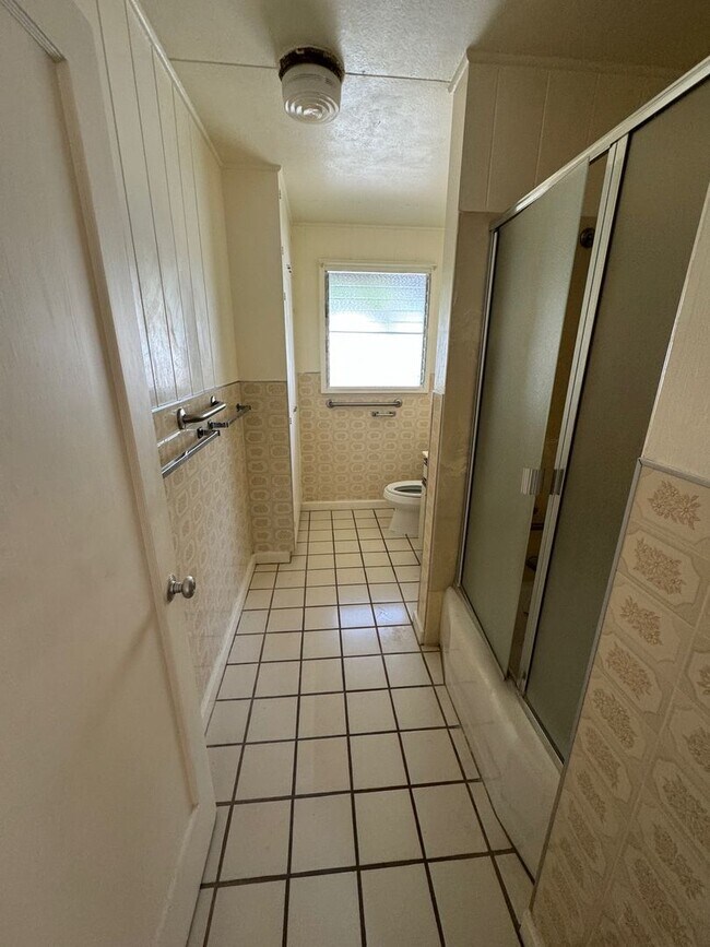 Building Photo - For Rent - 55 Mango St.