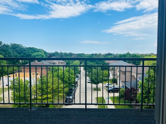 Building Photo - 5340 N Lowell Ave