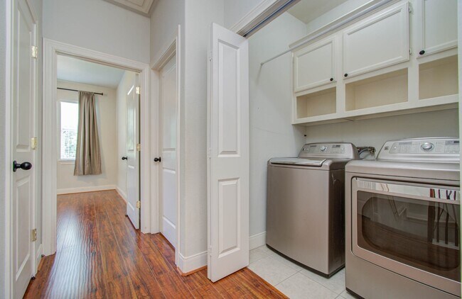 Building Photo - 10205 Brooktree Dr