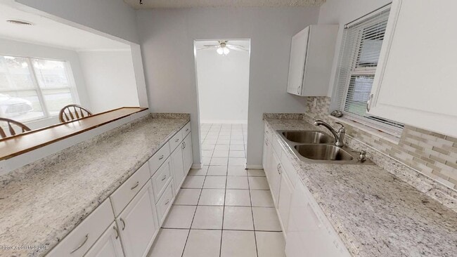 Building Photo - 449 N Waterway Dr