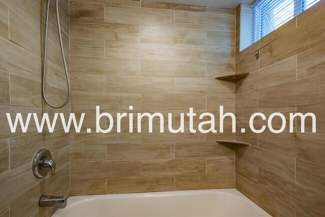 Building Photo - 653 N 1300 W
