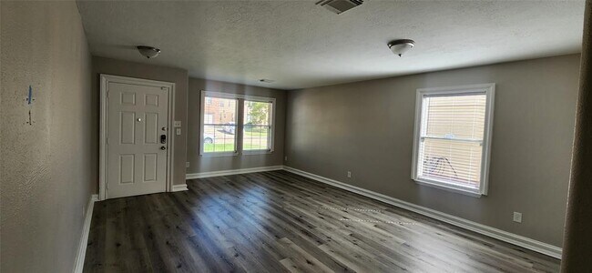 Building Photo - 18223 Thicket Grove Rd