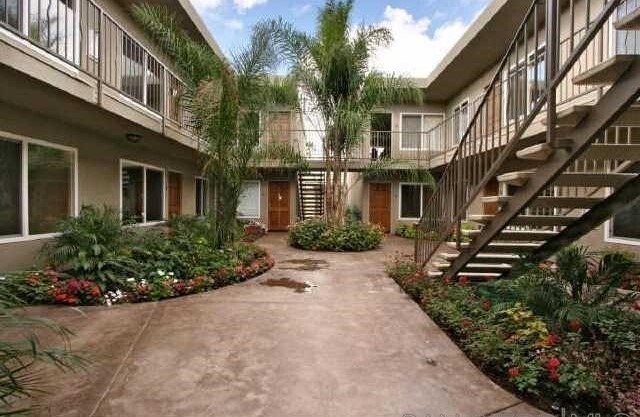 Building Photo - 4424 Altadena Ave