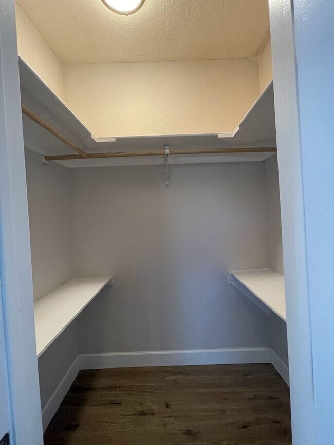 Building Photo - NEW ON MARKET