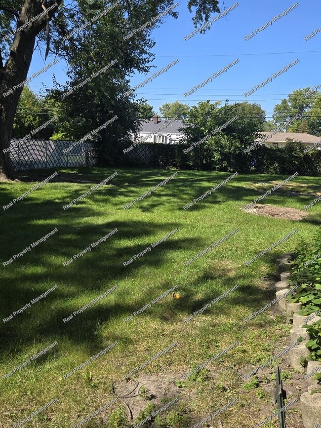 Building Photo - Two Bedroom Ranch