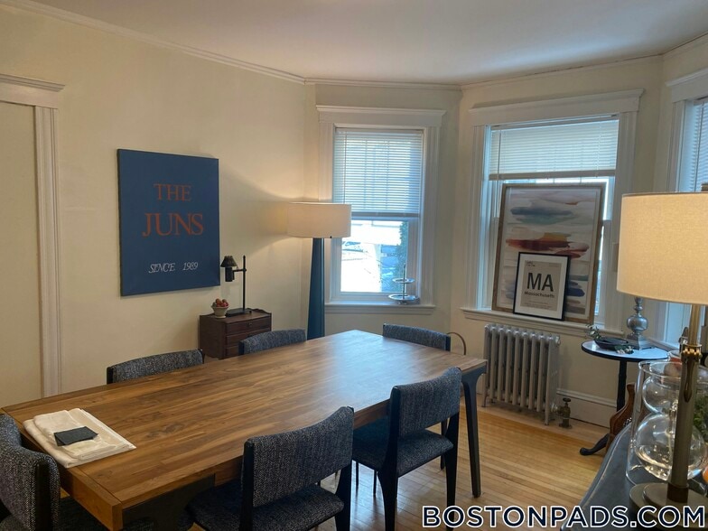 Building Photo - 14 Centre St