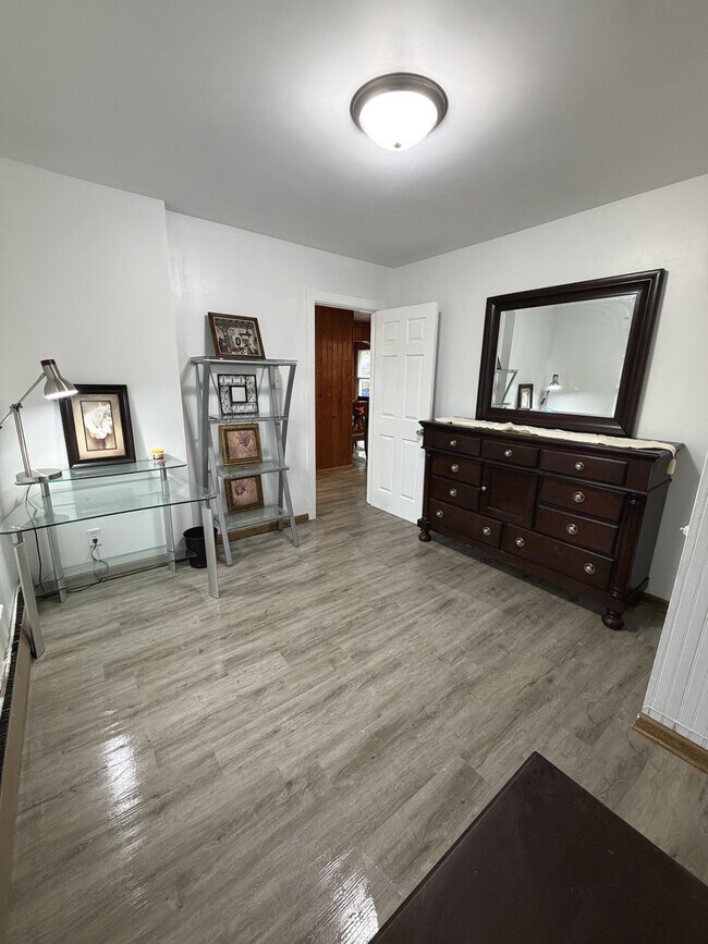 Building Photo - 120 Peale St