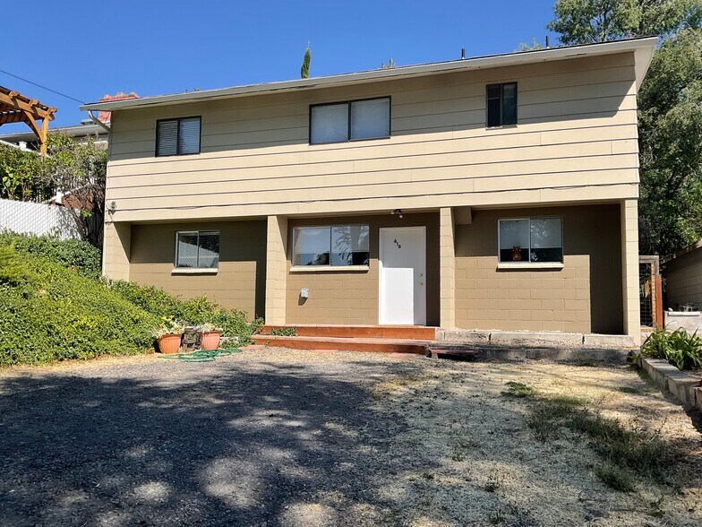 Private Parking Entry Door - 418 N Laguna St