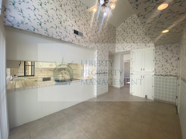 Building Photo - 6223 N West Ave