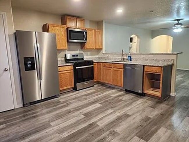 Building Photo - This newly renovated 3 bedroom, 2 bathroom...