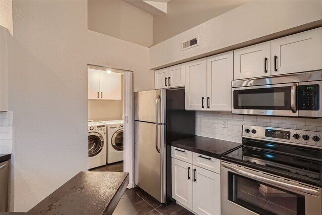 Building Photo - Desirable DTC Condo
