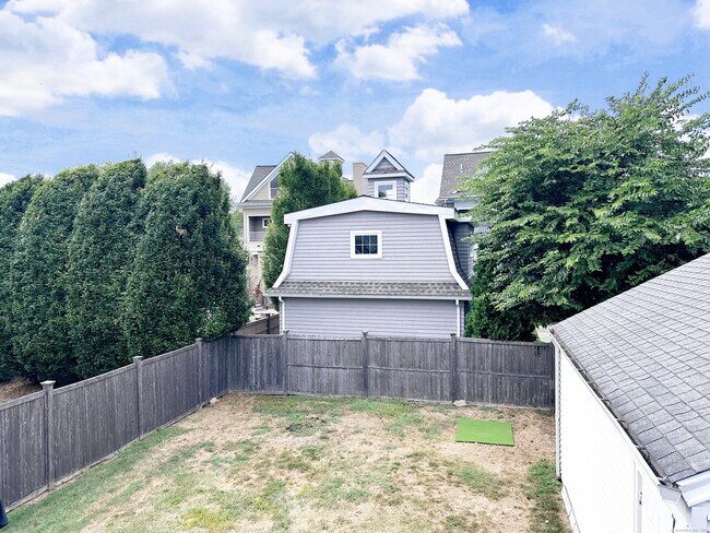 Building Photo - 66 Veres St