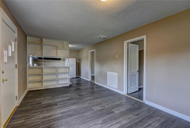 Building Photo - 1640 Kitchens Rd