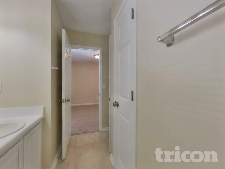 Building Photo - 3853 Sunview Dr NW