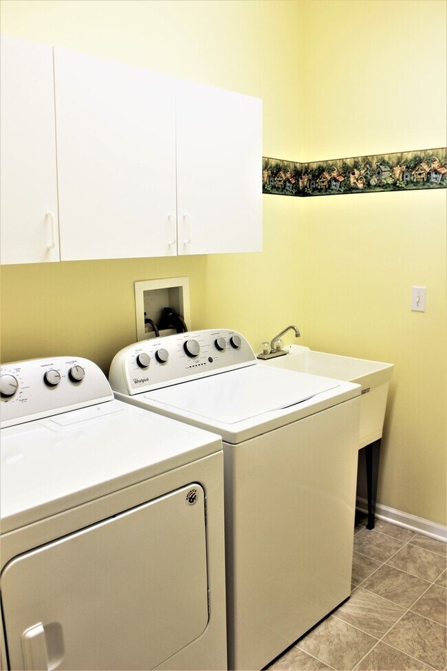 Building Photo - 12392 Wedgemere Dr