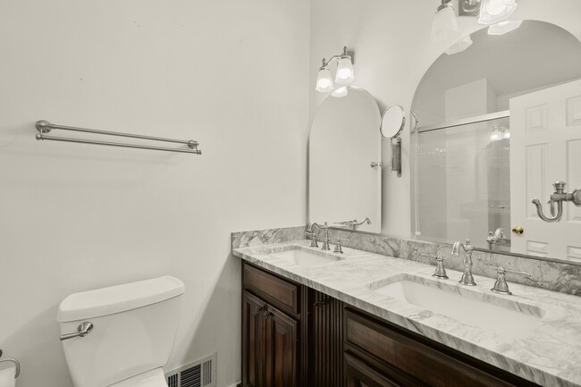 Building Photo - 1249 Quaker Hill Dr