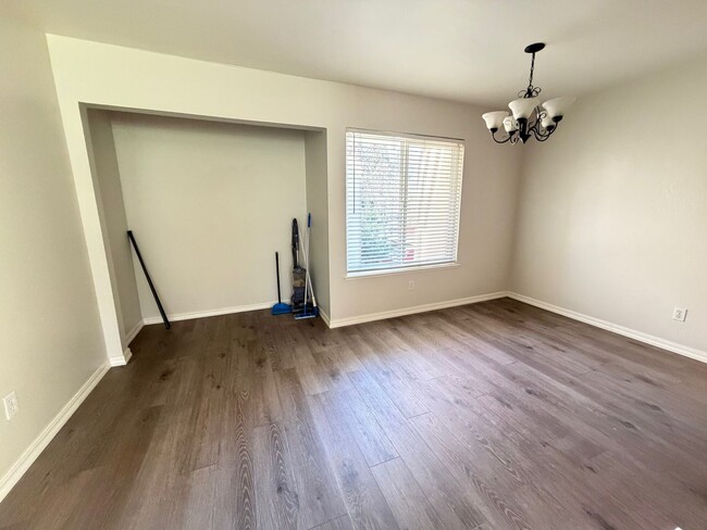 Building Photo - Convenient 2 Bedroom Condo in Bennett Valley