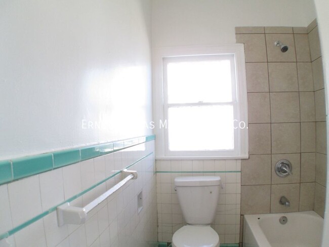 Building Photo - Great 1 Bedroom Apartment in Historical Wi...