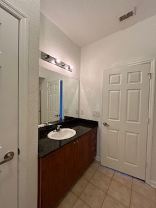 Building Photo - Beautiful Wexford Townhome!