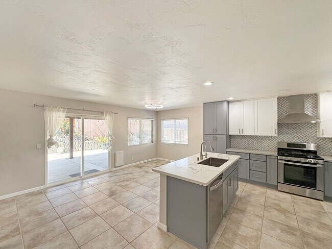 Building Photo - SD: Spacious 4BD/2BA Home in Mira Mesa with Large Backyard, 2-Car Garage & In-Unit Laundry