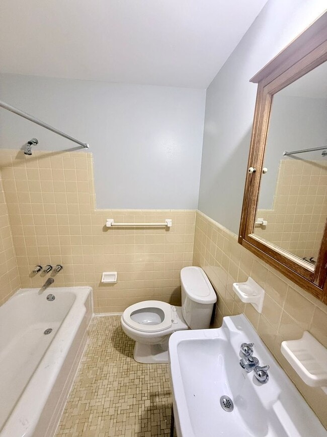 Building Photo - 245 Milledge Heights