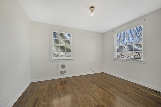 Building Photo - Charming cottage in Inglewood section of E...
