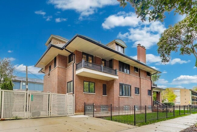 Building Photo - 1601 W Touhy Ave