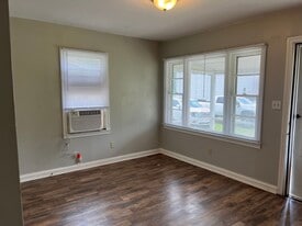 Building Photo - 713 Tallman Cir