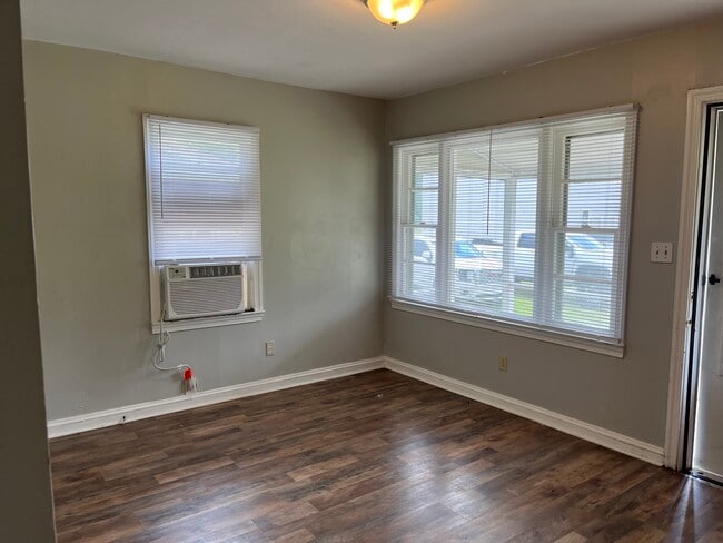 Building Photo - 713 Tallman Cir