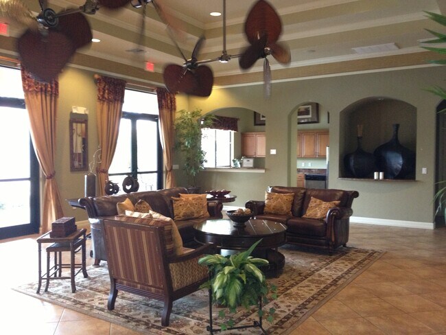 Building Photo - Townhome in the gated community of Bristol...