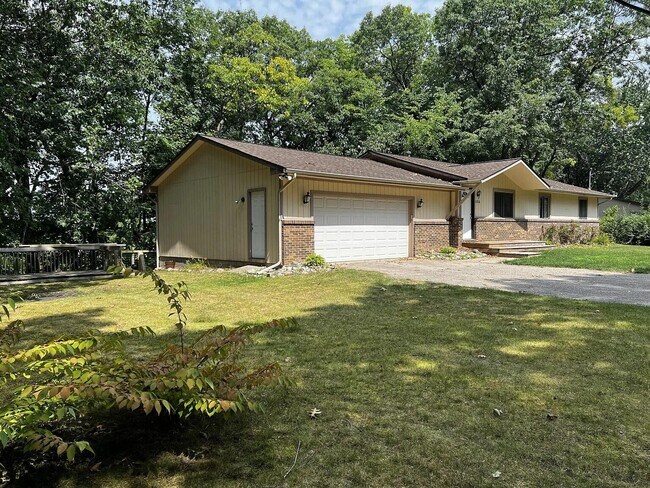 Building Photo - 11816 Highridge Dr
