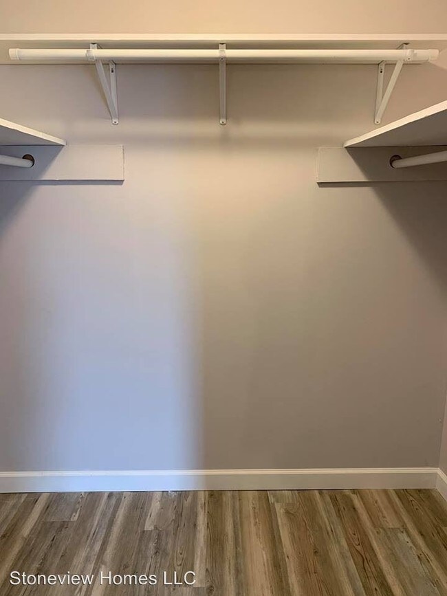 Building Photo - 724 Teasel Dr