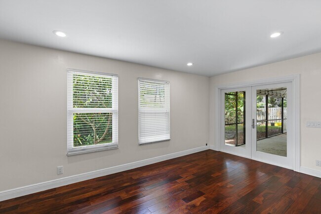 Building Photo - 2996 Cardinal Dr