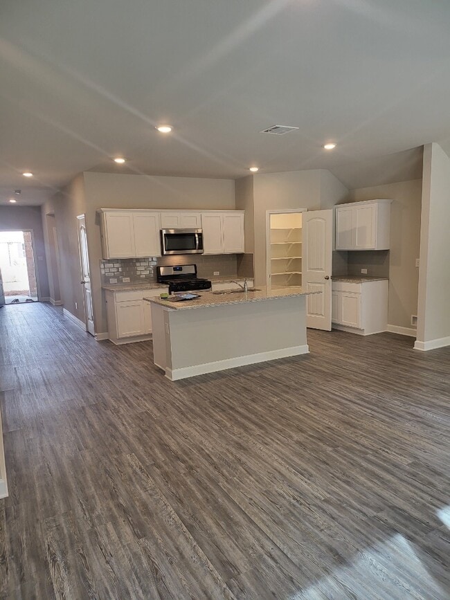 Building Photo - 7224 Lillie Dr