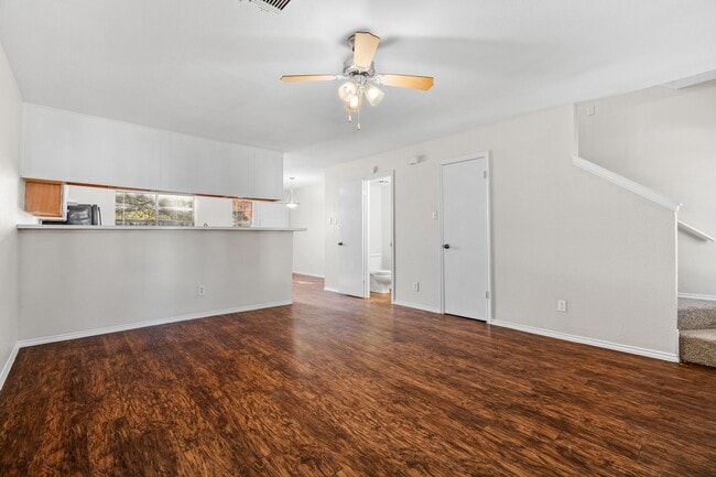 Building Photo - River Crossing ATX - Townhome - 2bd/2.5ba - W/D - Close to Downtown - $1395