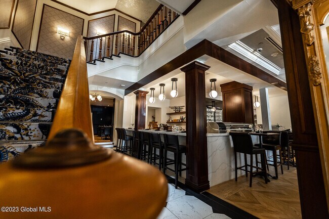 Building Photo - 365 Broadway