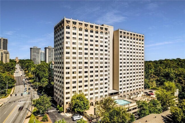 Building Photo - 2479 Peachtree Rd NE