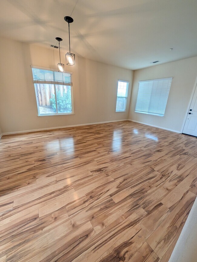 Building Photo - 2691 Presidio Dr