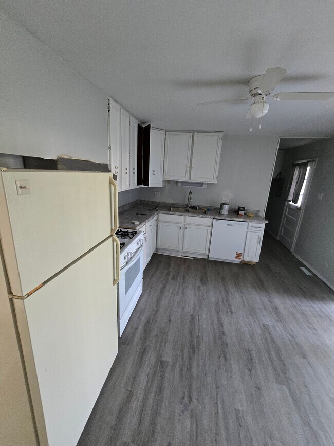 Building Photo - 22221 Willow Tree Ave
