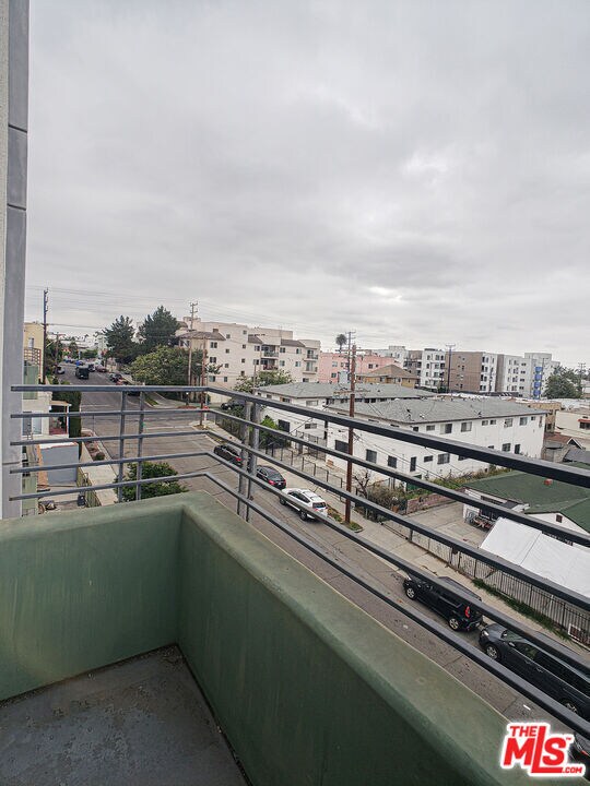 Building Photo - 1042 S Kingsley Dr
