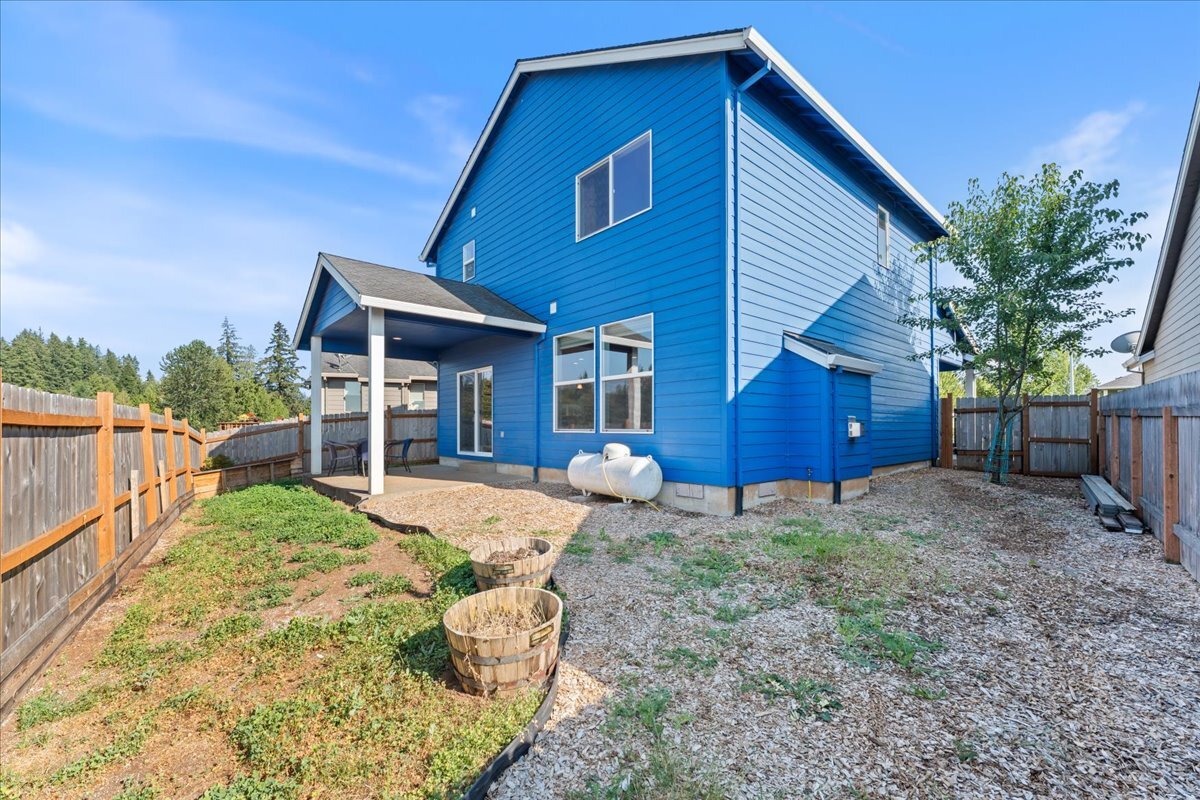 Building Photo - 609 NE Megan Dr