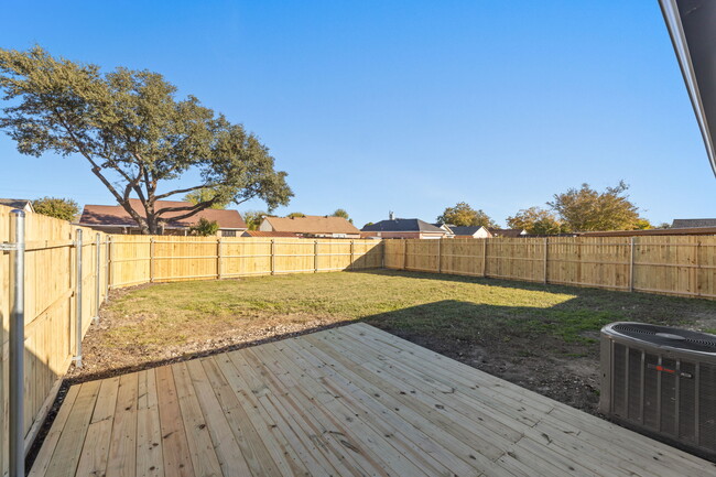 Building Photo - 2717 Poplar Trail