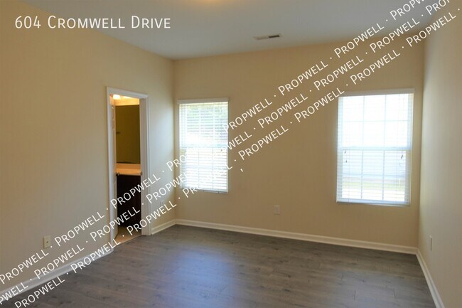 Building Photo - 604 Cromwell Dr