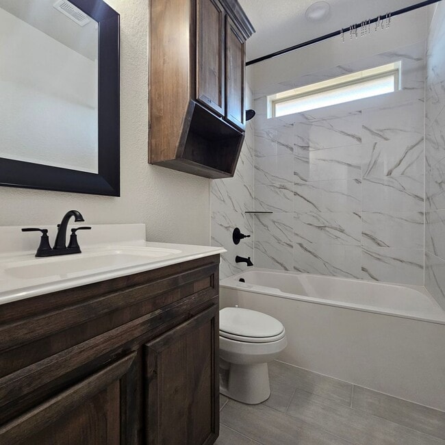 Building Photo - Beautiful new custom home