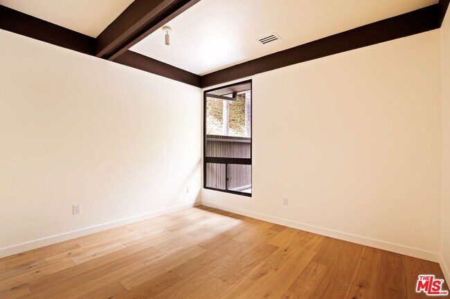 Building Photo - 5649 Valley Oak Dr