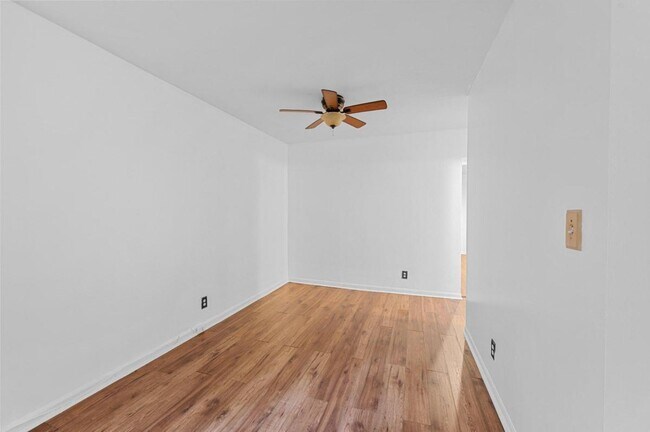 Building Photo - 11 Peachtree Hills Ave NE