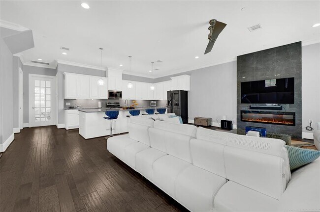 Building Photo - 726 Imperial Blvd